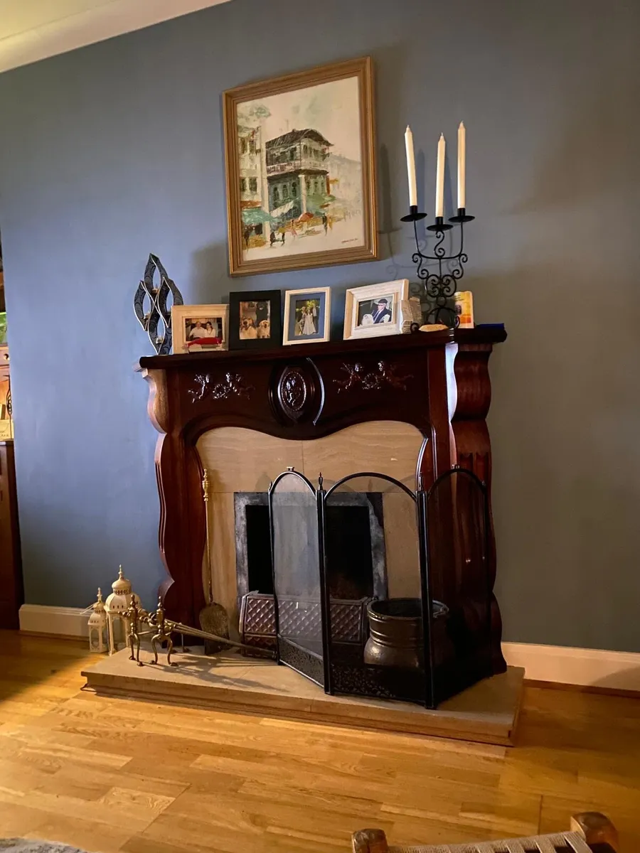 Mahogany mantlepiece / fireplace