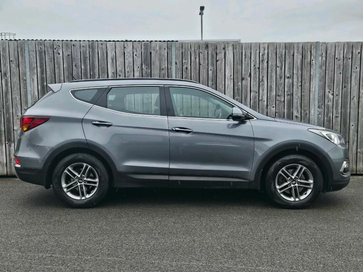 Hyundai Sante Fe 7 Seater 2.2 Diesel + Camera - Image 4