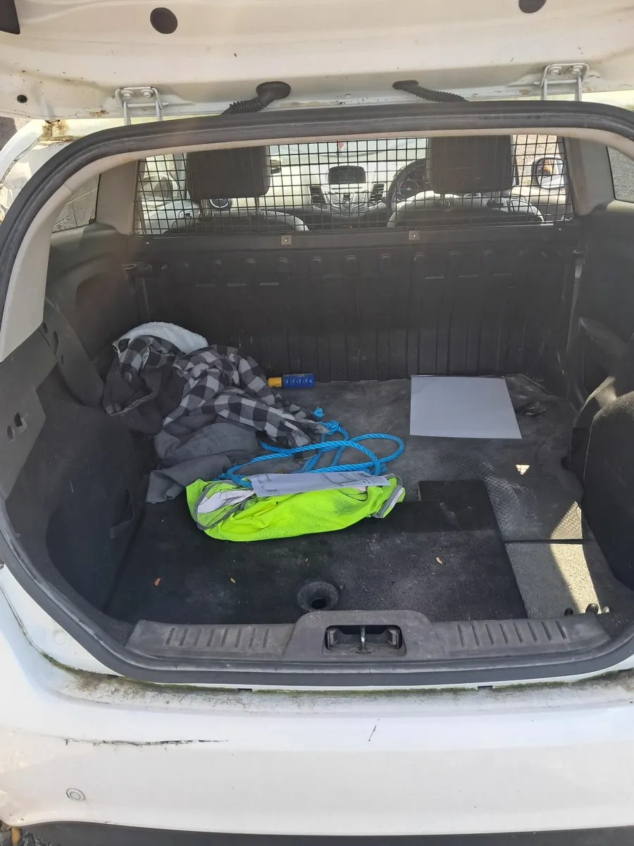 Ford Fiesta  Van 2014 - Image 2