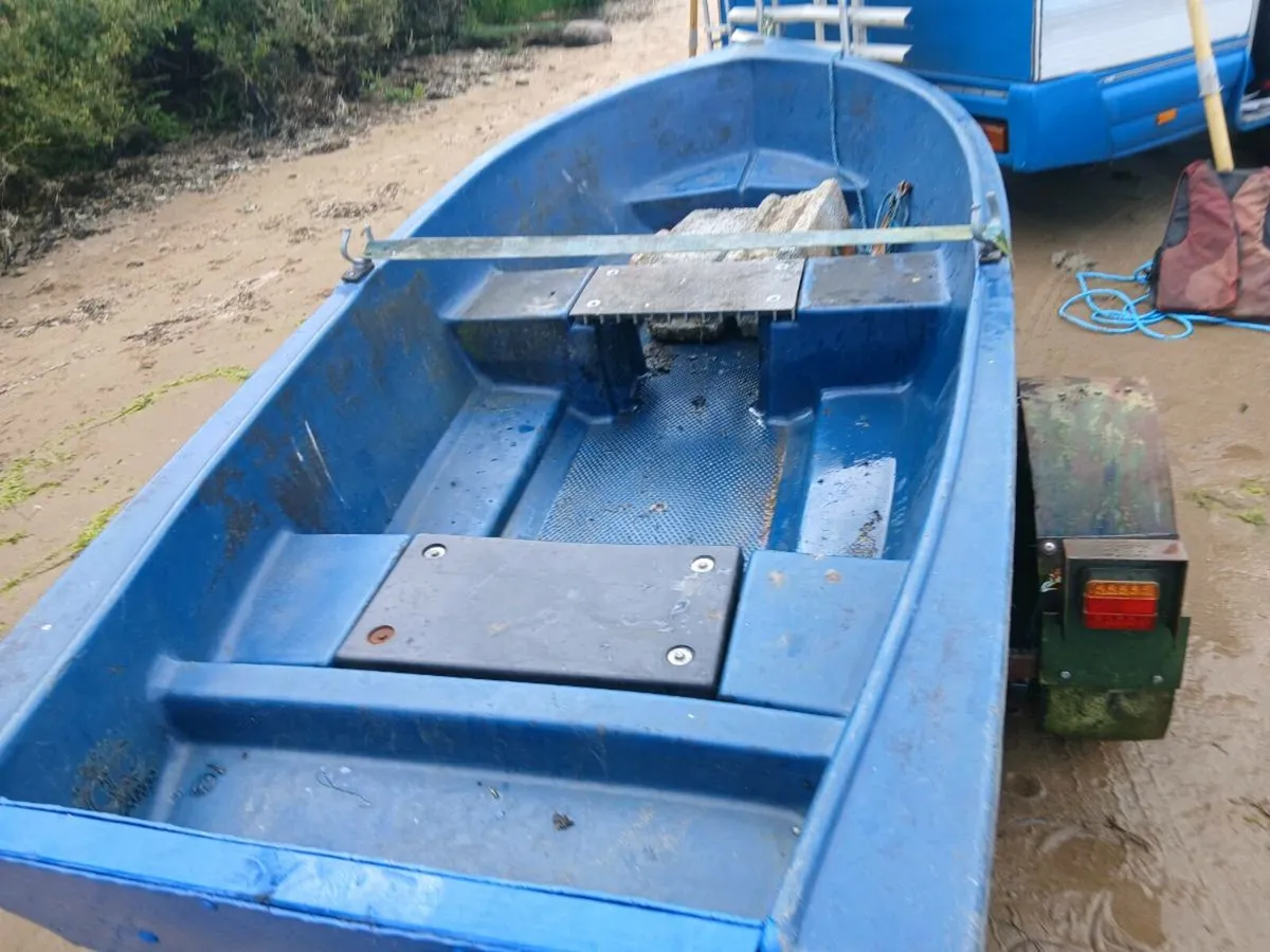 Boat with trailer - Image 2