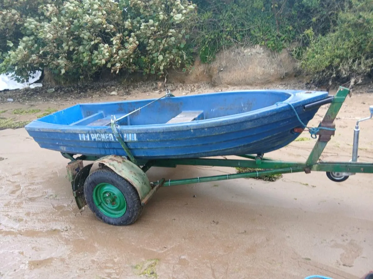 Boat with trailer - Image 3