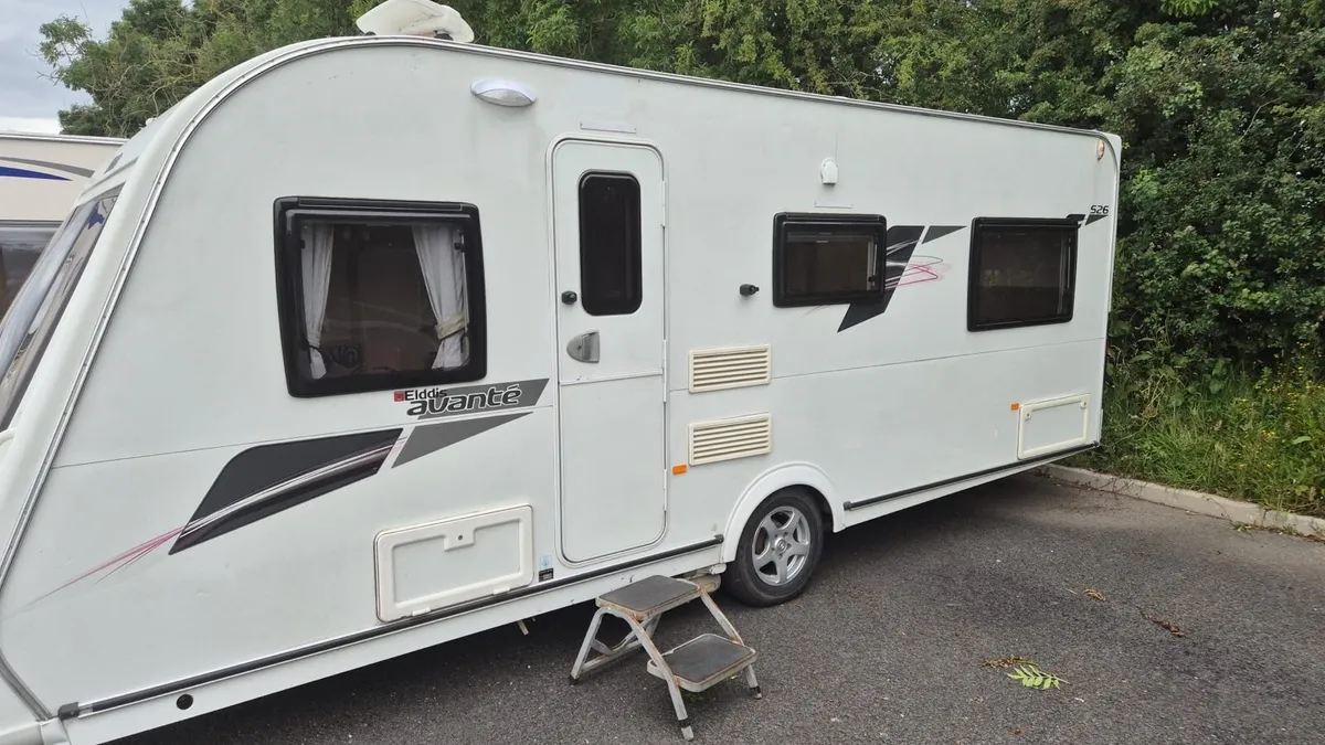Elddis avante 6 berth fixed bedroom auto movers - Image 2