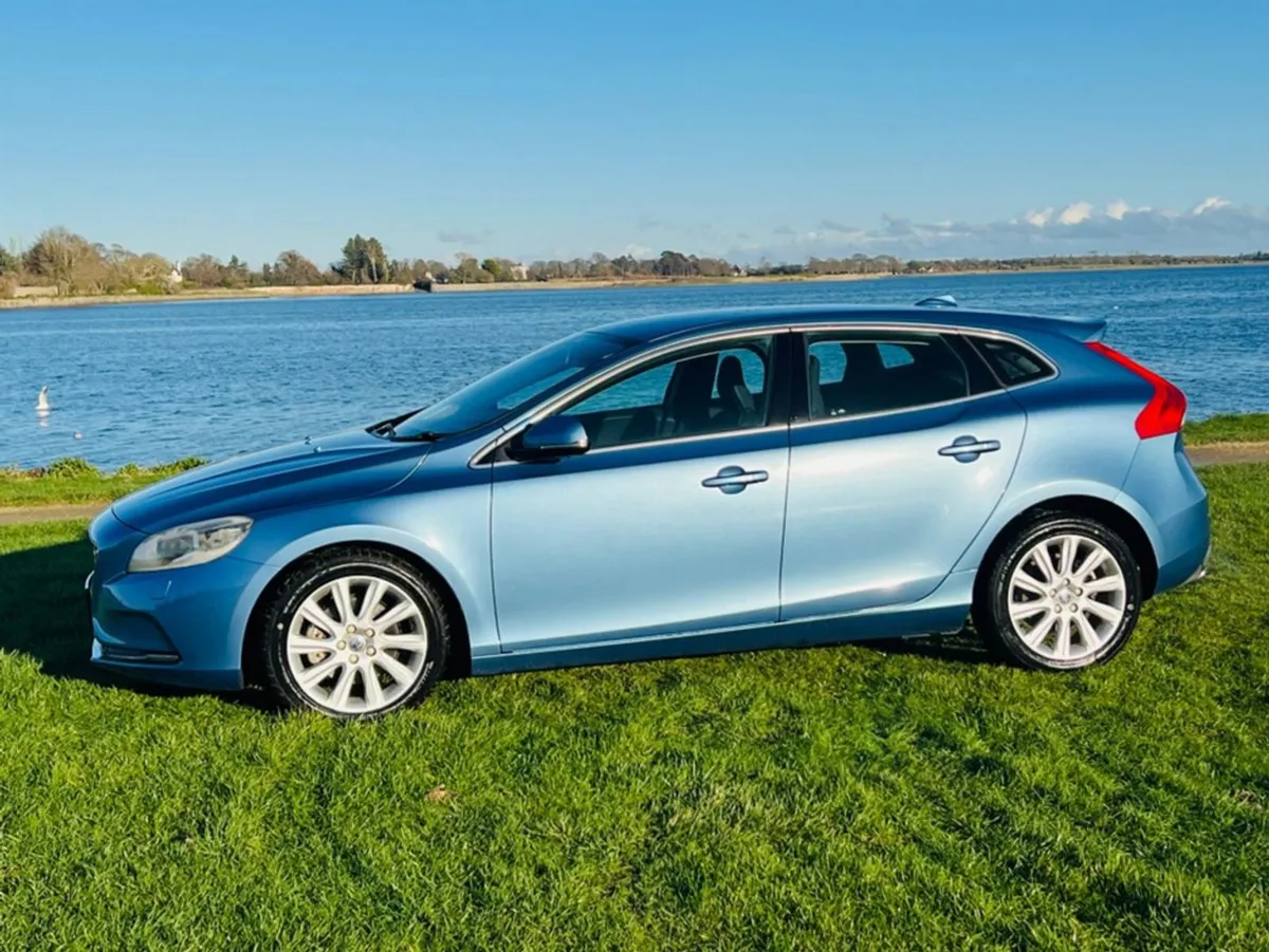Volvo V40 1.6 Auto Petrol Finance Available - Image 3
