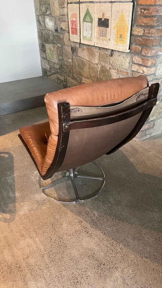 Vintage Modern Leather Lounge Chair - Image 2