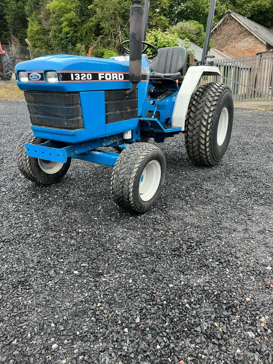 Ford 1320 - Image 1