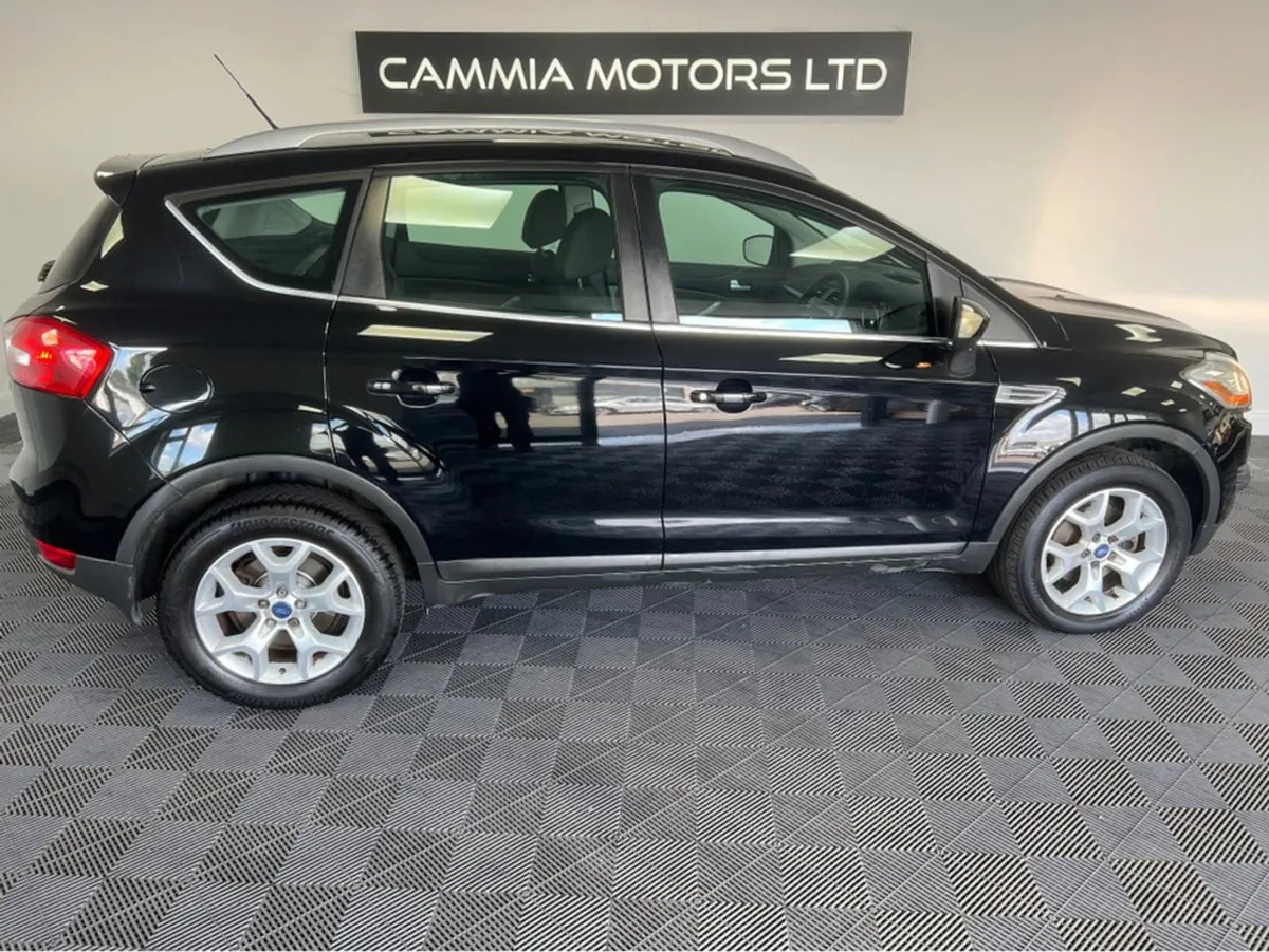 Ford Kuga Zetec 2.0 Tdci 140PS FWD 6speed 5DR - Image 2