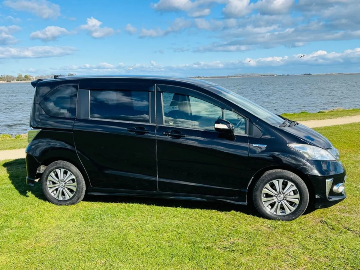 Honda Freed 7 Seats Hybrid - Image 3