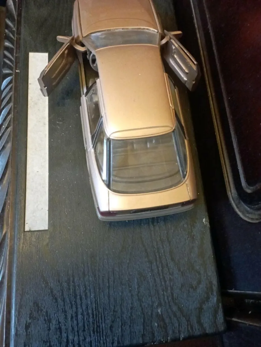 FORD  GRENADA SCORPIO  GHIA M1 DIE-CAST MODLE - Image 3