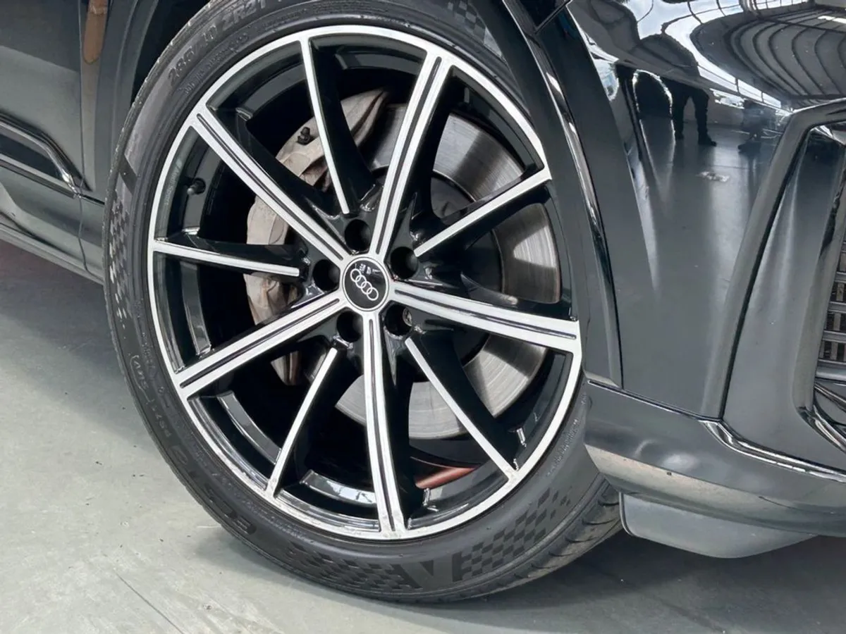 Audi Q7 Tfsi E Quattro S Line Black Edition  4 - Image 4