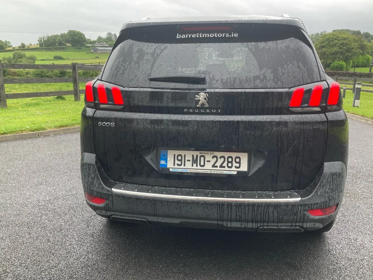 Peugeot 5008 7 Seater MANUAL Transmission - Image 4