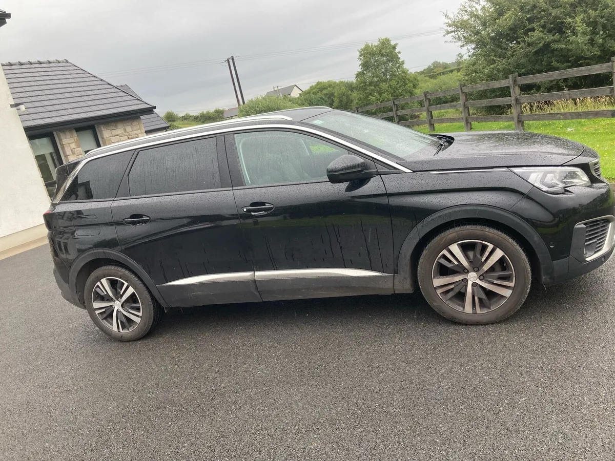Peugeot 5008 7 Seater MANUAL Transmission - Image 2