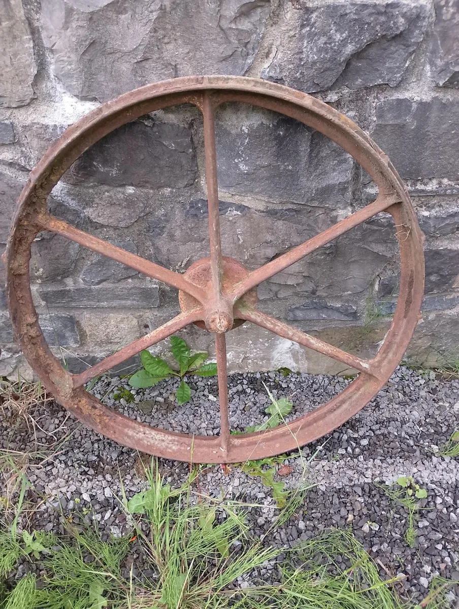 Pair Antique iron wheels 30" - Image 3