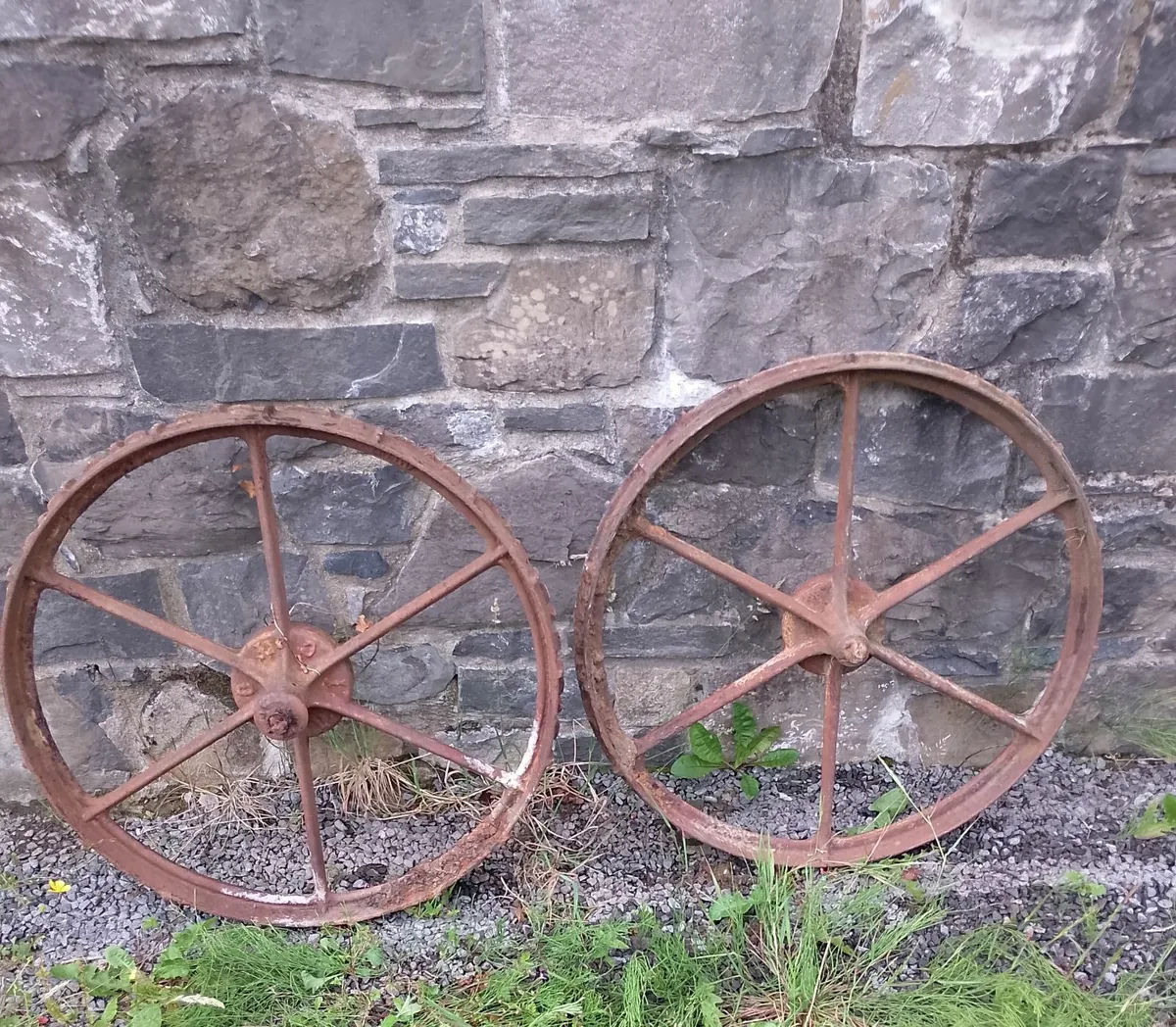 Pair Antique iron wheels 30" - Image 1