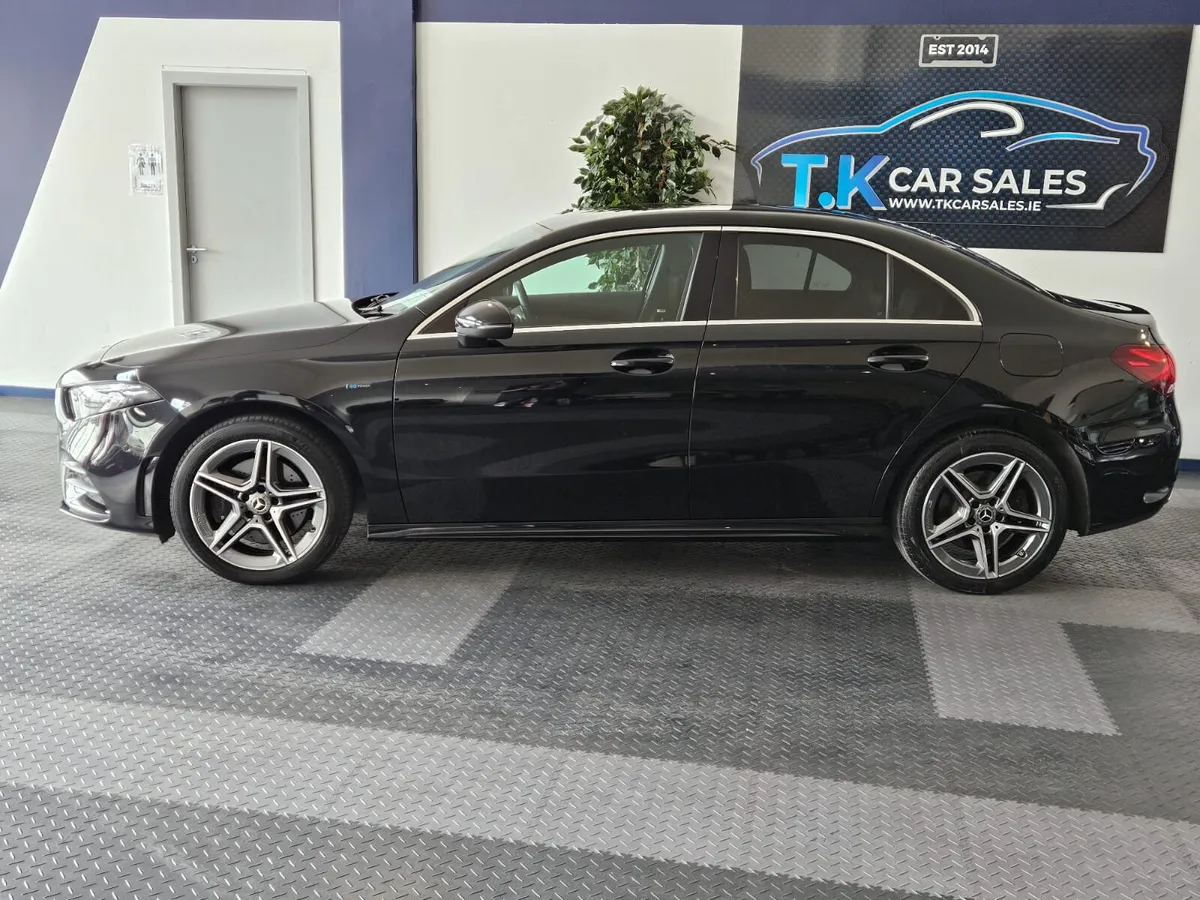 211 MERCEDES BENZ A250 HYBRID - Image 4