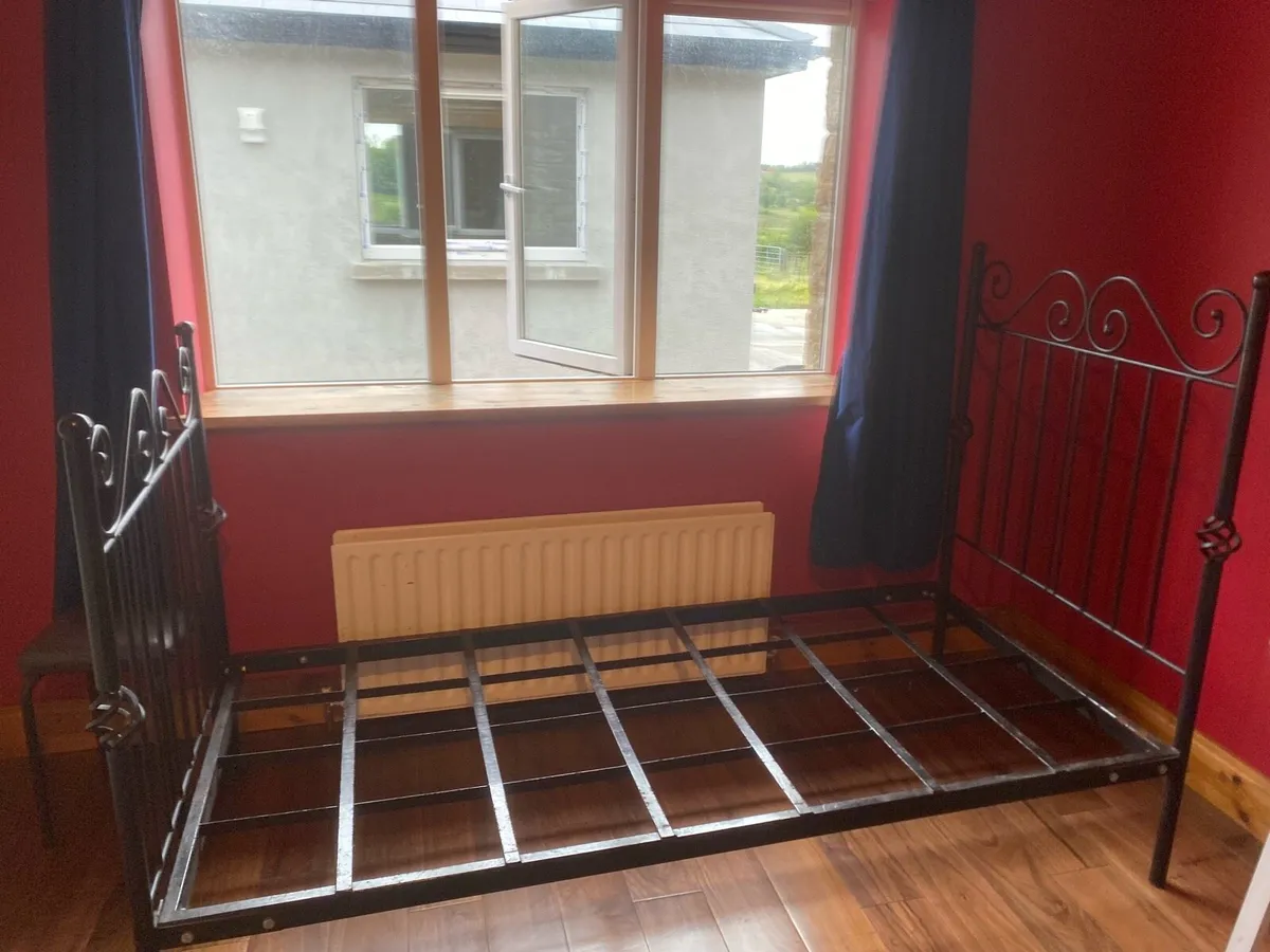 Bed - Image 1