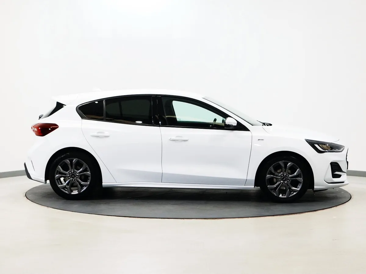 *48* 2023 Ford Focus 1.0 ST-LINE - Image 3