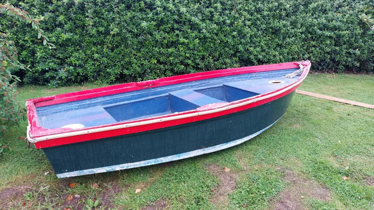 Punt / Dinghy - Image 1