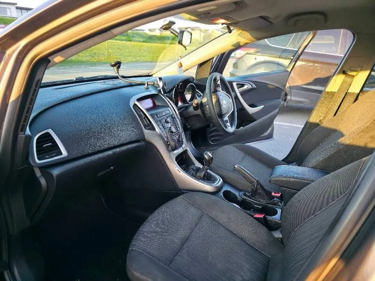 2011 Vauxhall Astra - Image 3