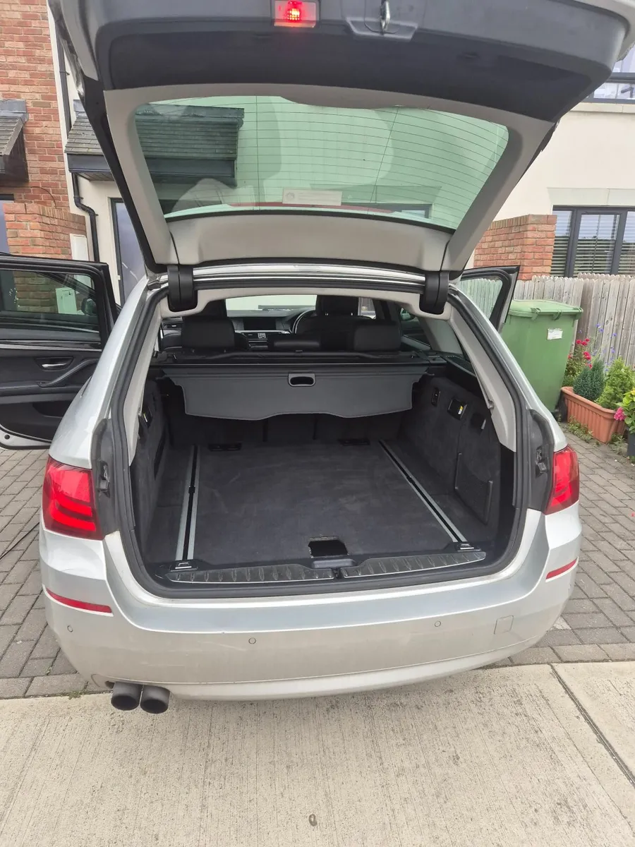 BMW 5-Series 2012 - Image 4