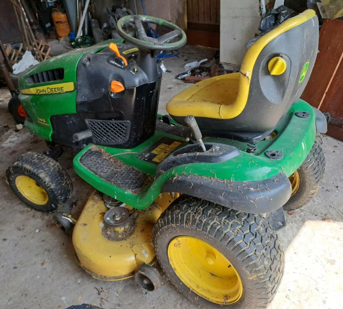 Ride on lawnmower - Image 1