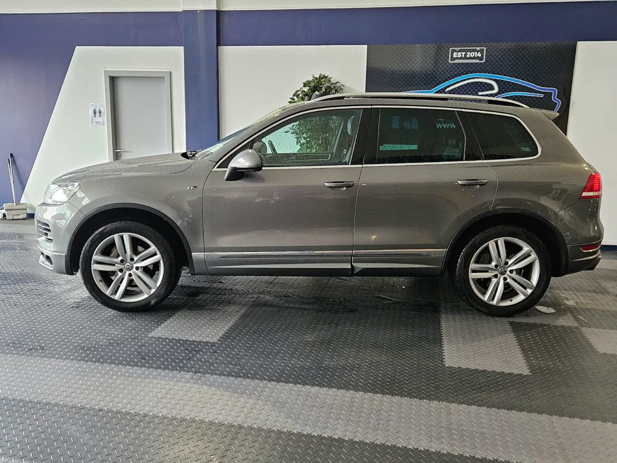 14 VOLKSWAGEN TOUAREG R-LINE 5 SEATER - Image 2