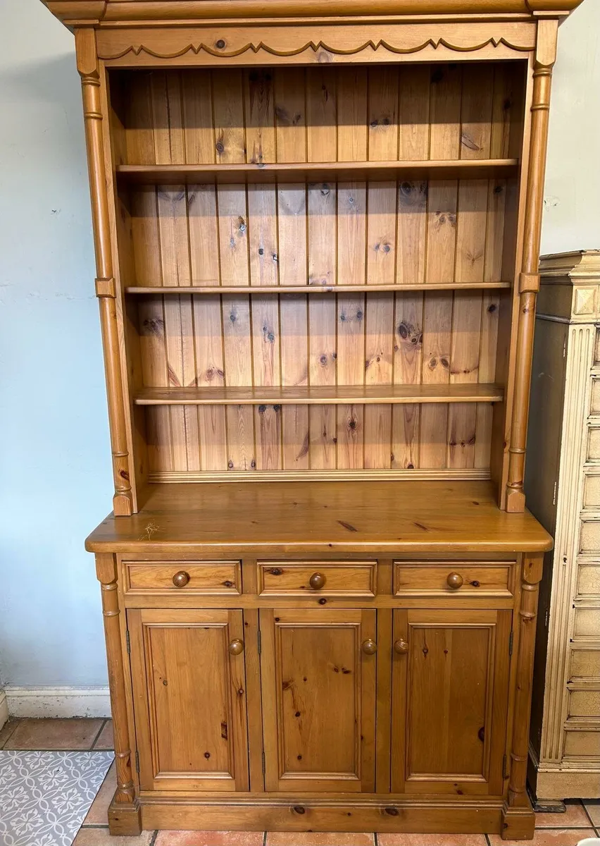 Pine dresser - Image 1