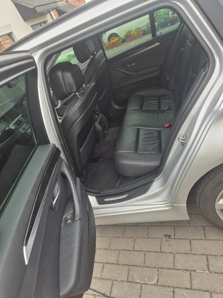 BMW 5-Series 2012 - Image 2
