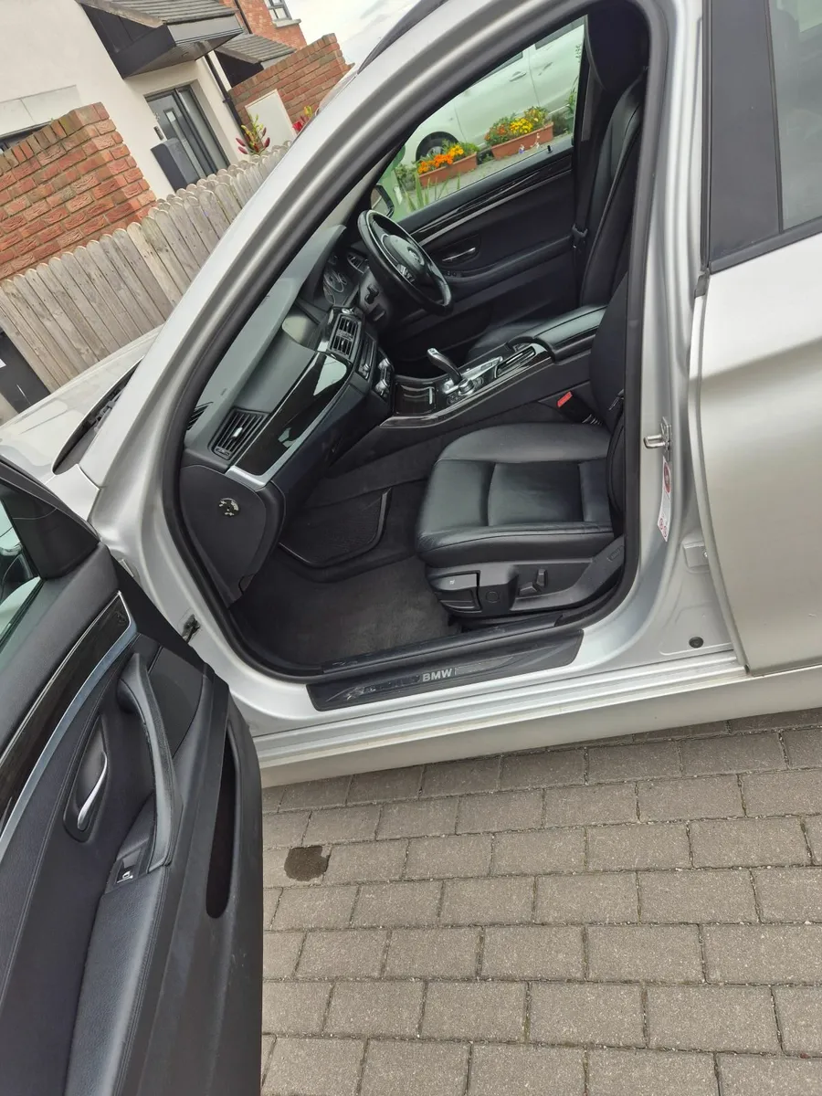 BMW 5-Series 2012 - Image 3