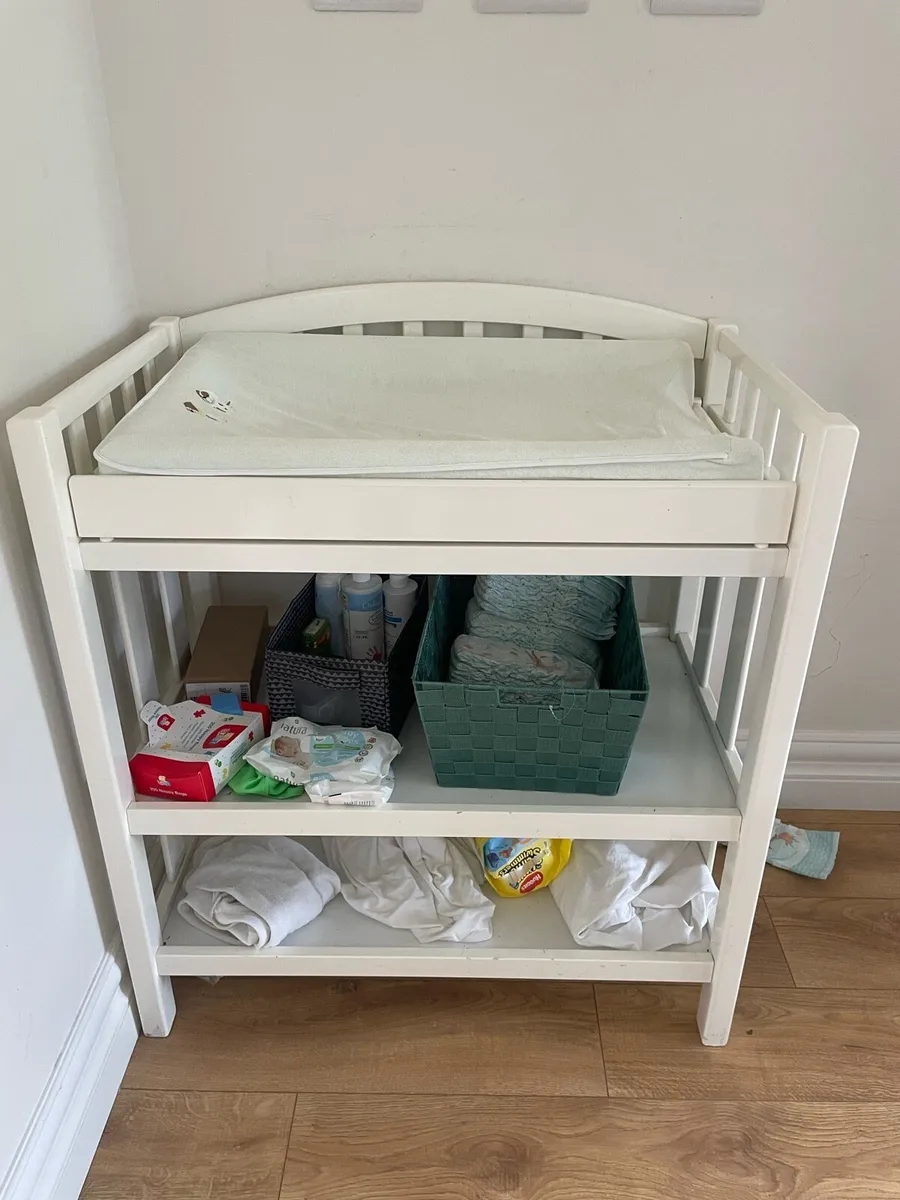 Free Changing Table