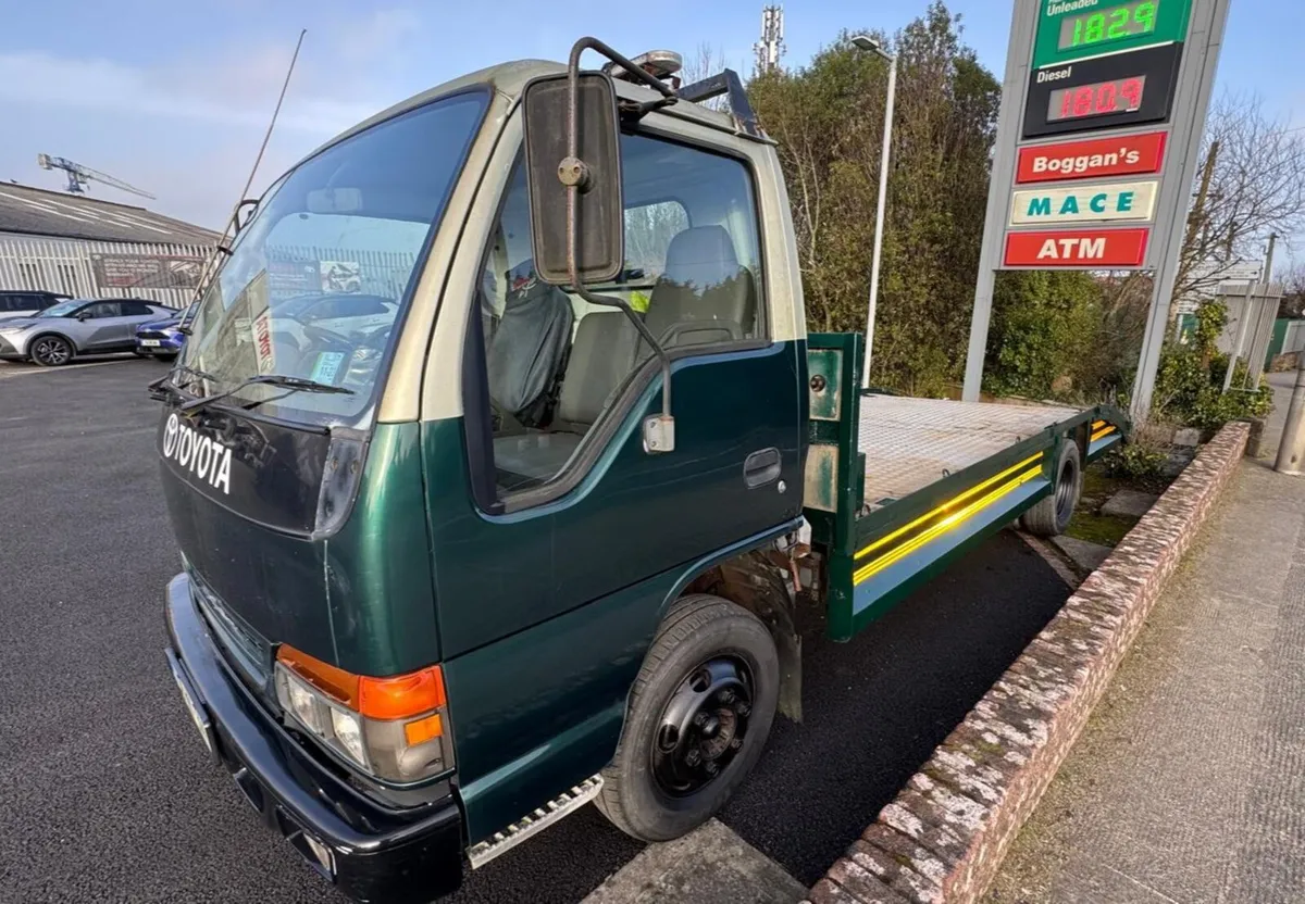 98 RECOVERY TRUCK - Image 1