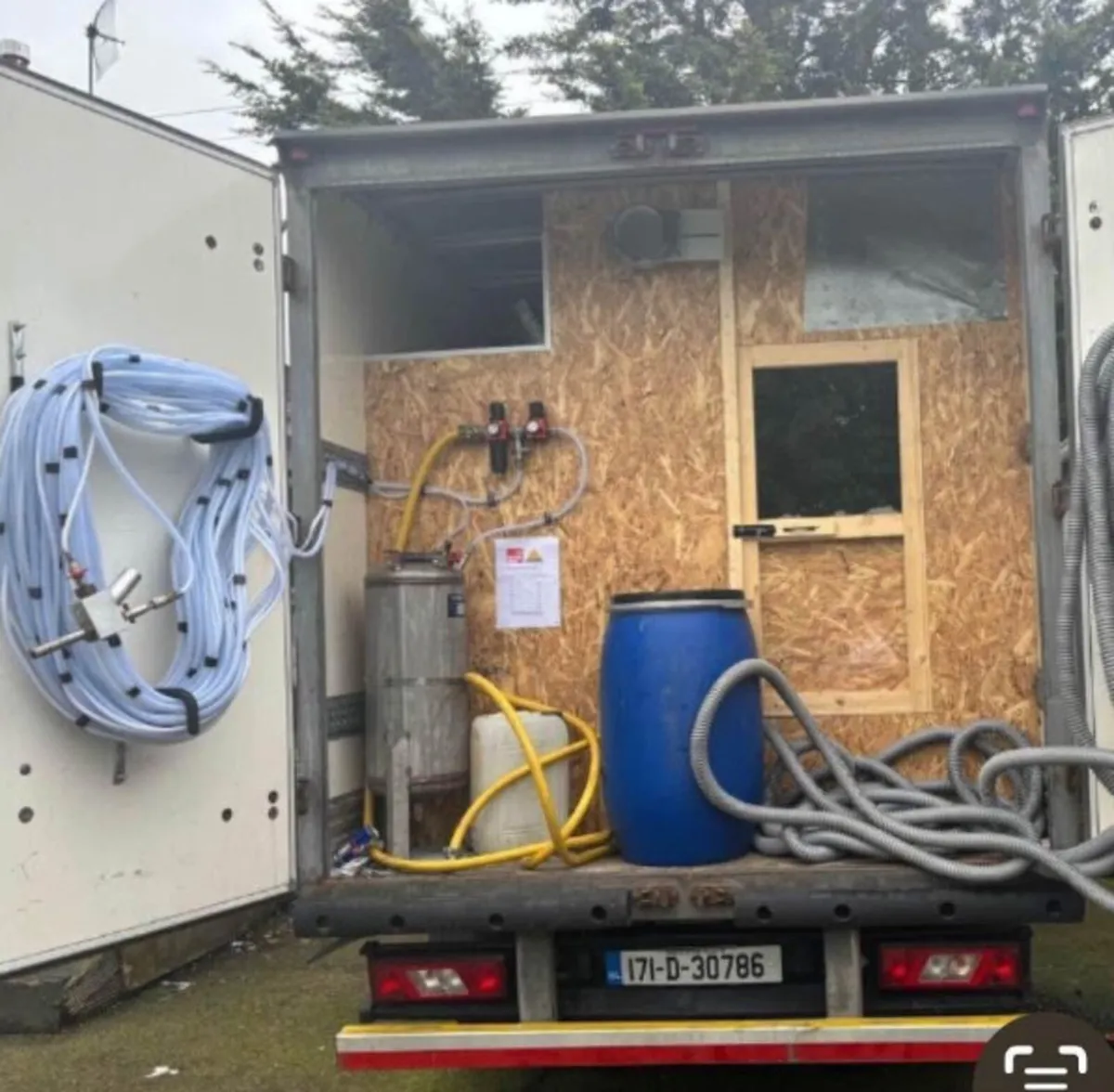 Cavity wall insulation truck - Image 1