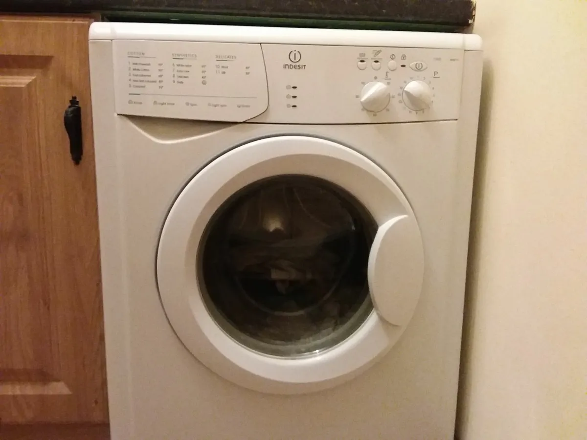Indesit WIB111 Washing Machine - Image 2