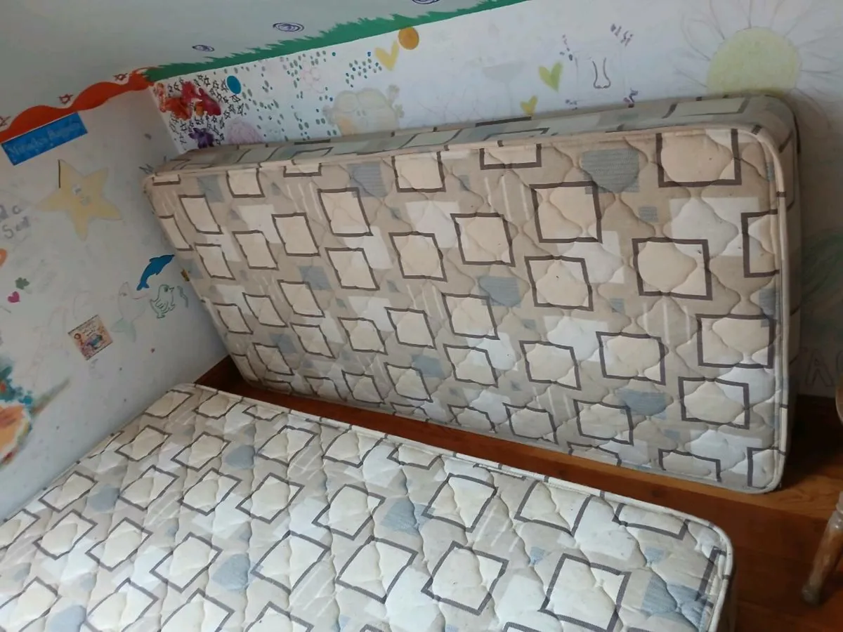 Single mattress x 2 - Image 1