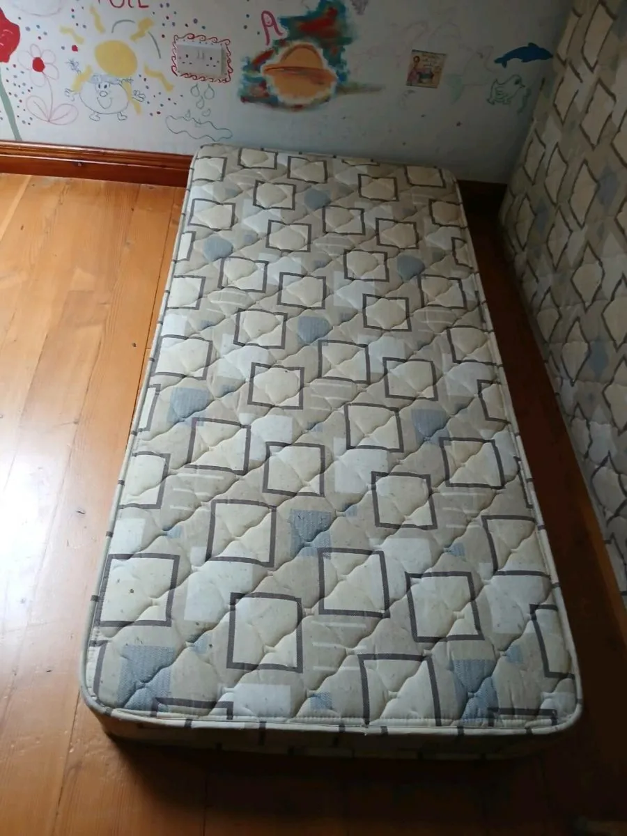 Single mattress x 2 - Image 3