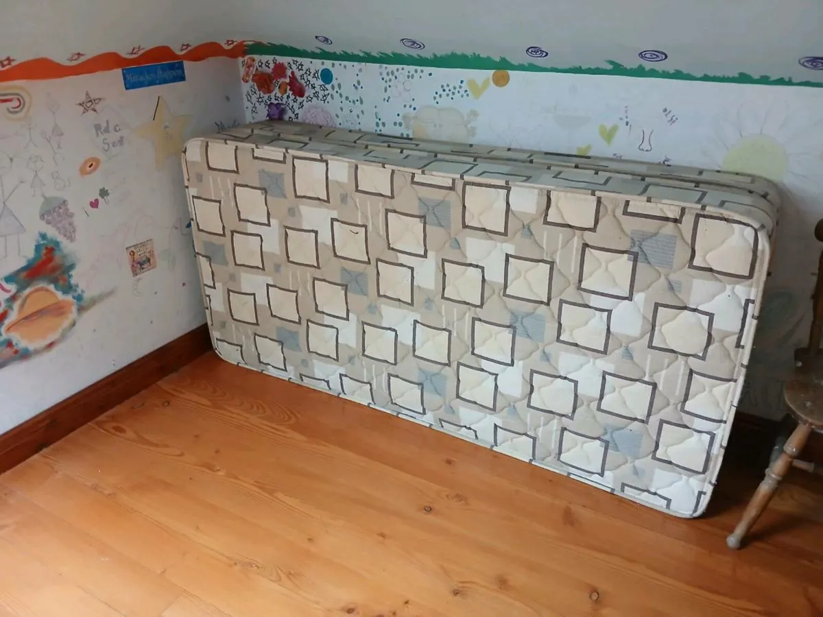Single mattress x 2 - Image 4