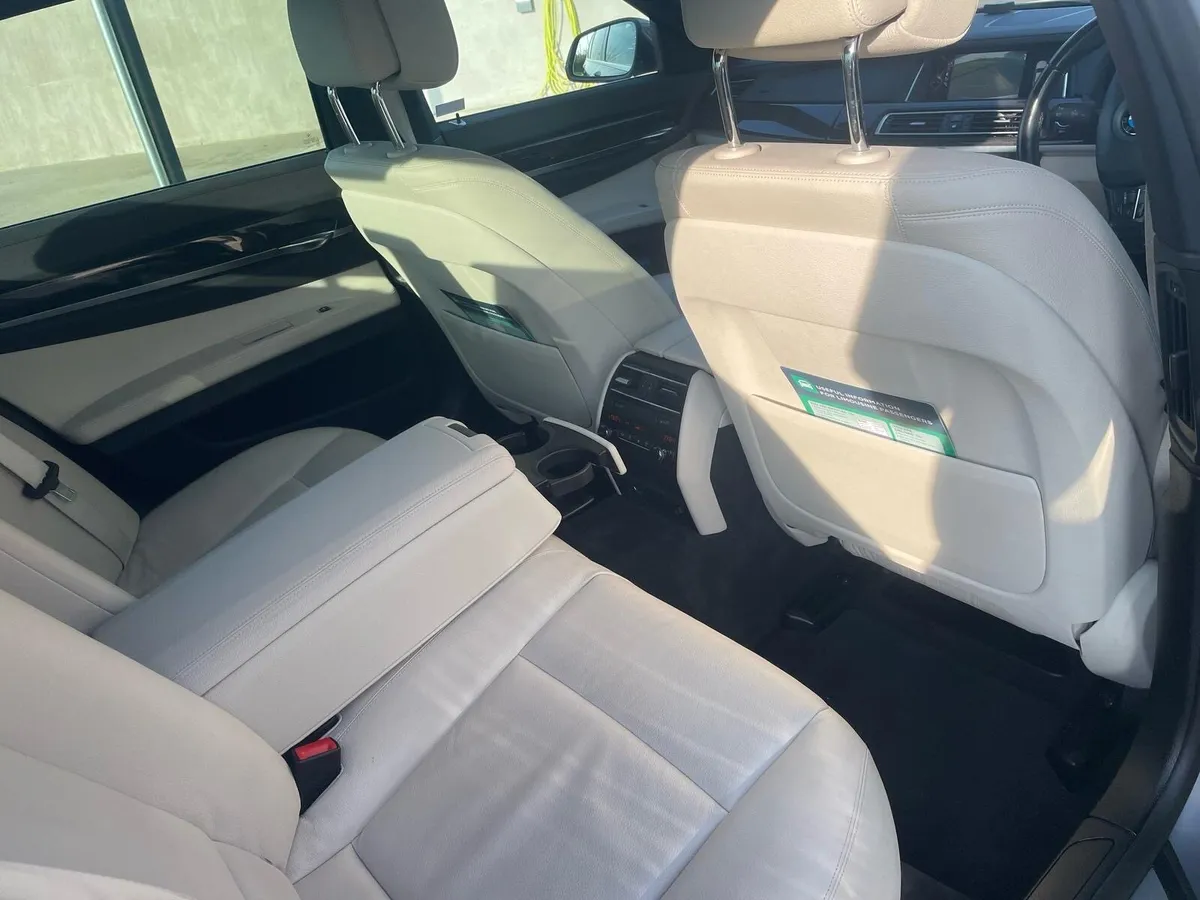 151 BMW 7-Series - Image 4