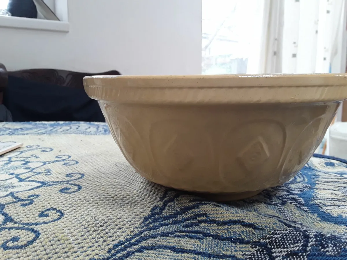 Collectible vintage baking bowl - Image 2