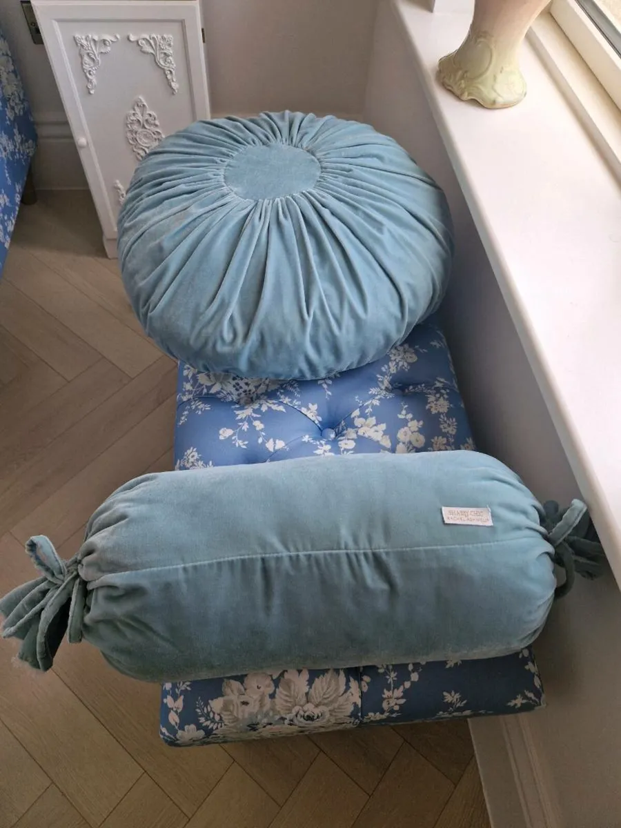 Cushions - Image 2