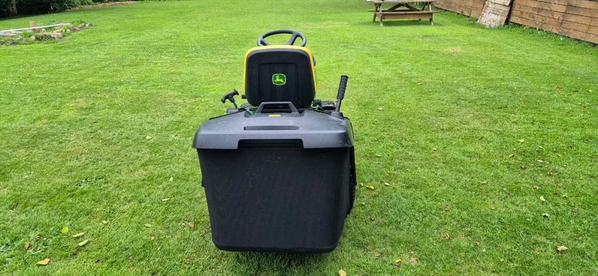 John Deere X166R ride on lawnmower - Image 2