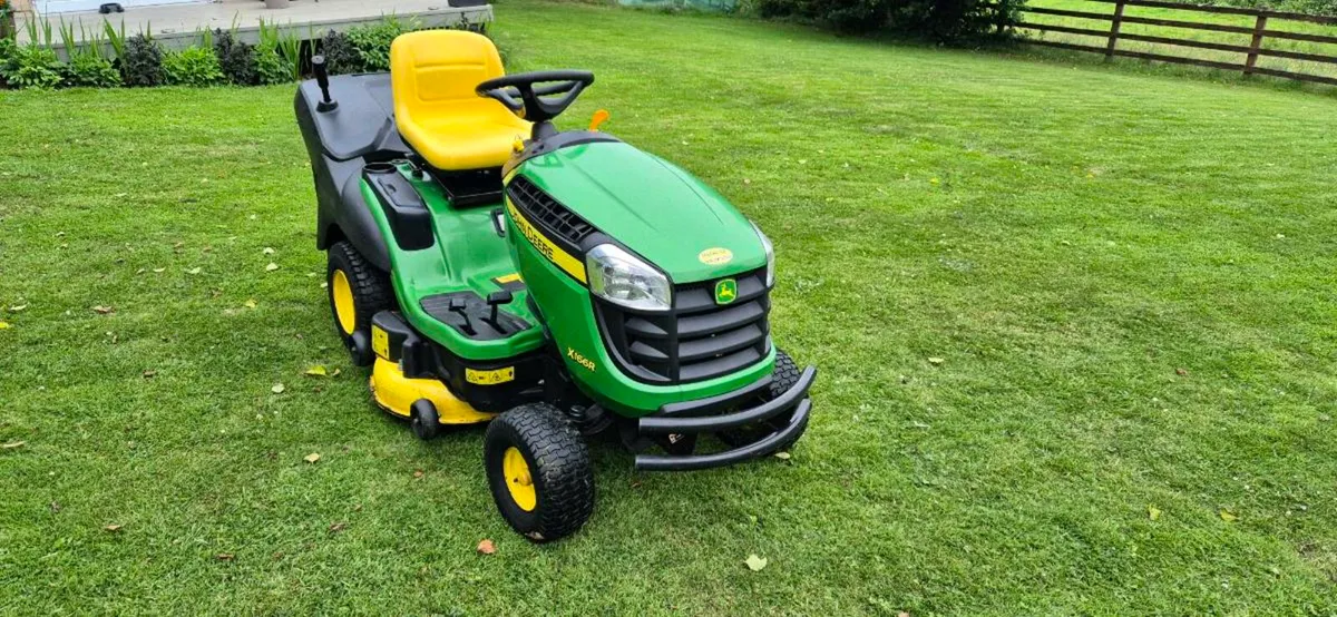 John Deere X166R ride on lawnmower - Image 4