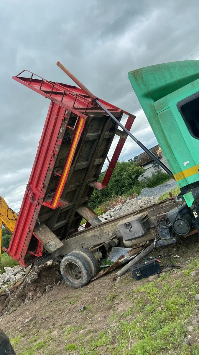 LF DAF & Mercedes Atego - Image 1