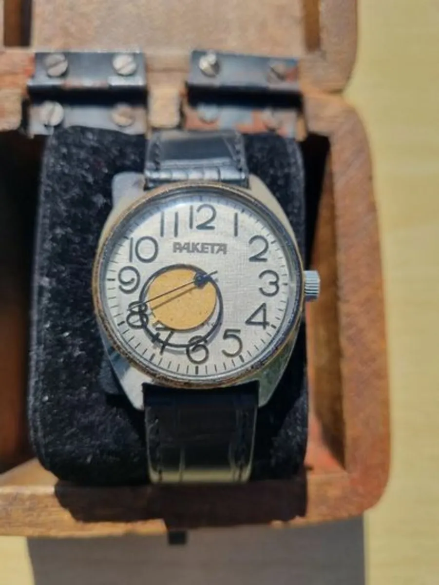 Vintage Soviet watch Raketa Copernicus - Image 2
