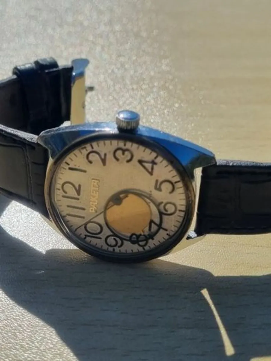 Vintage Soviet watch Raketa Copernicus - Image 3