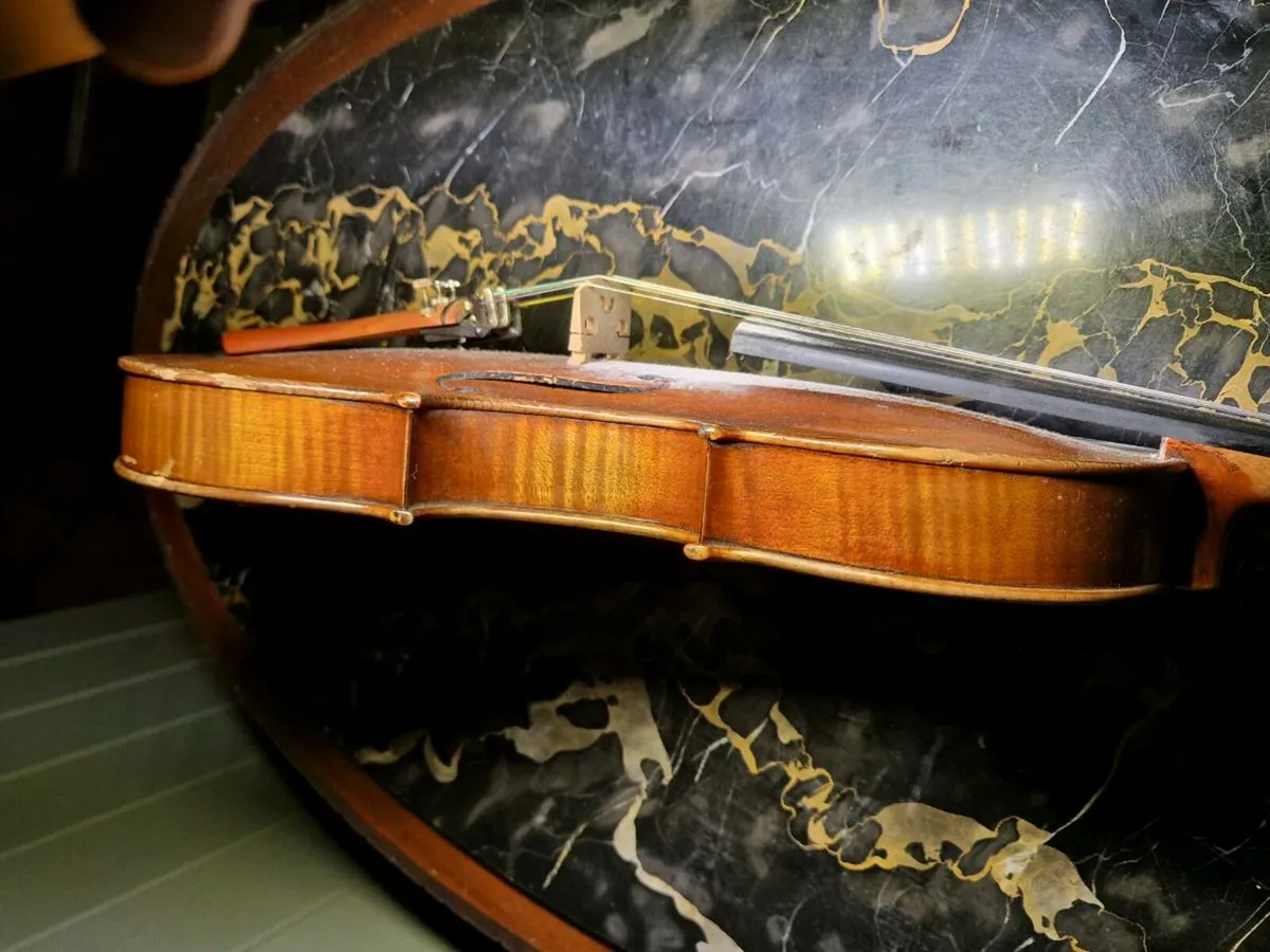 Violin - Image 3