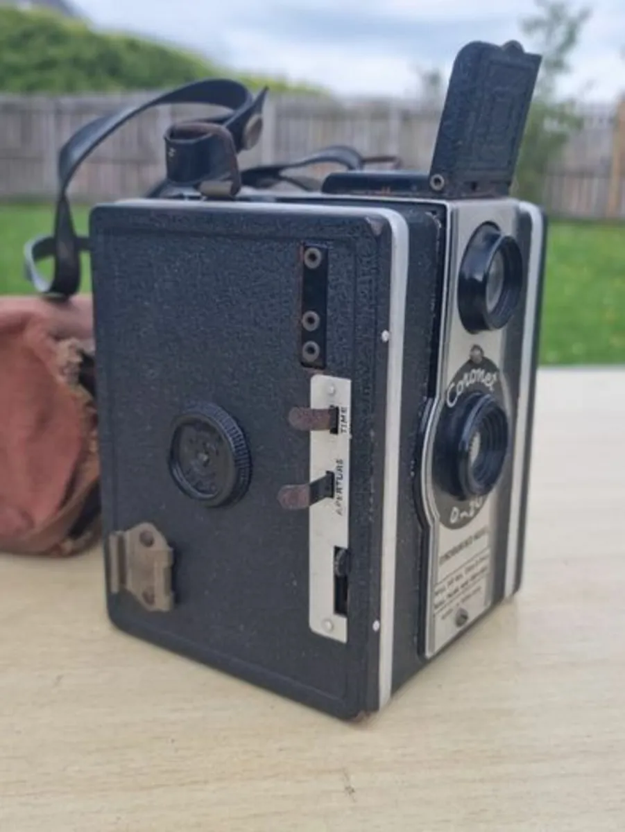 Vintage box camera - Cornet D-20 - Image 3