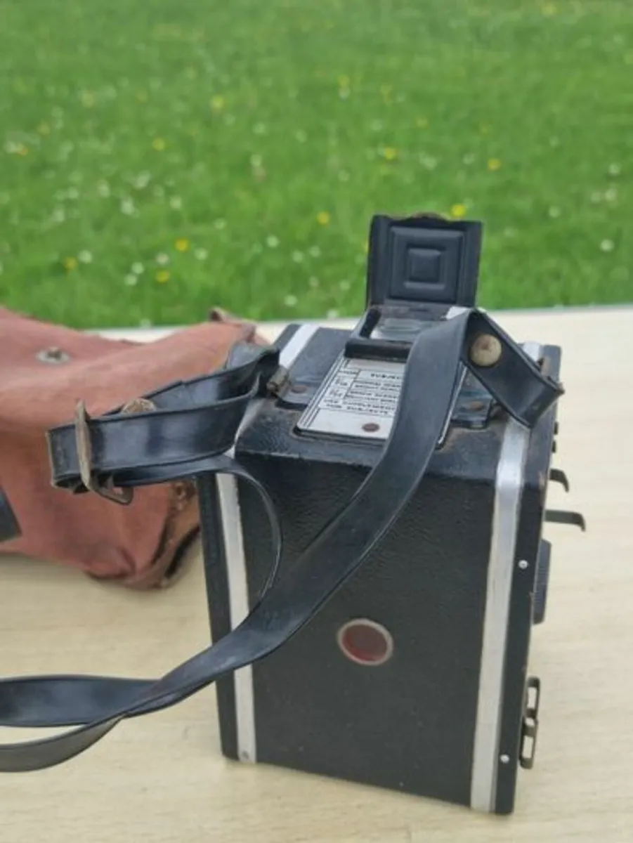 Vintage box camera - Cornet D-20 - Image 4