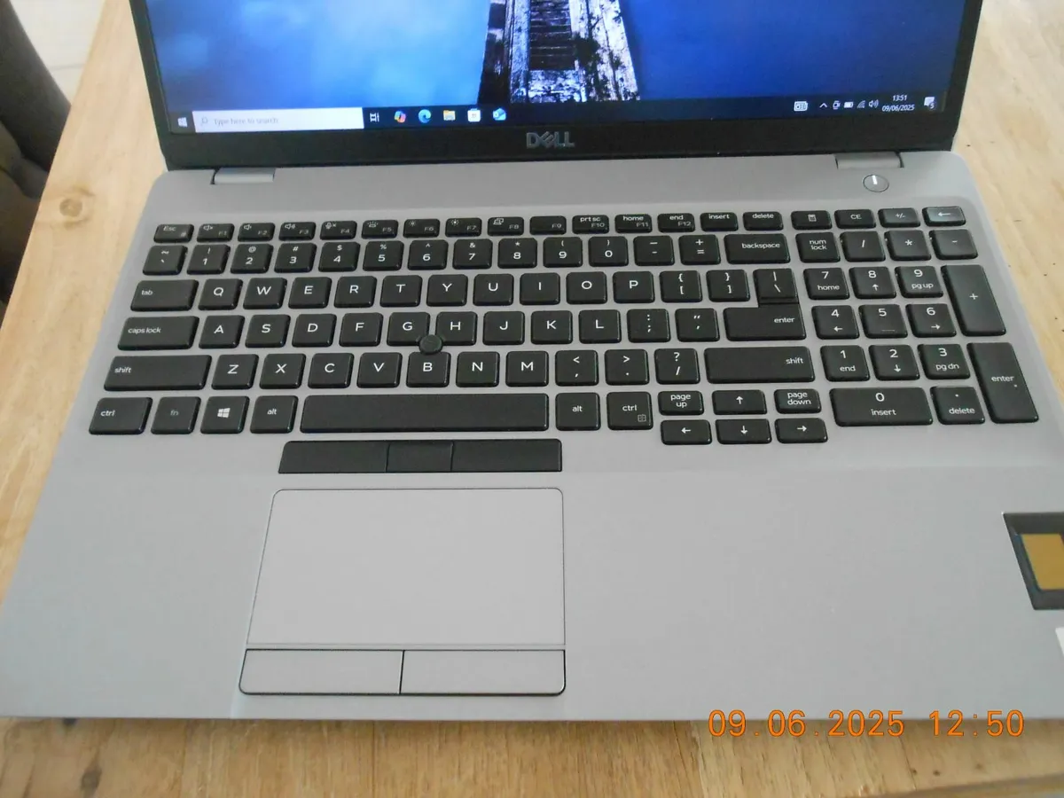 DELL Latitude 5511 15.6 ” Intel i7 10th Gen Win11 - Image 3