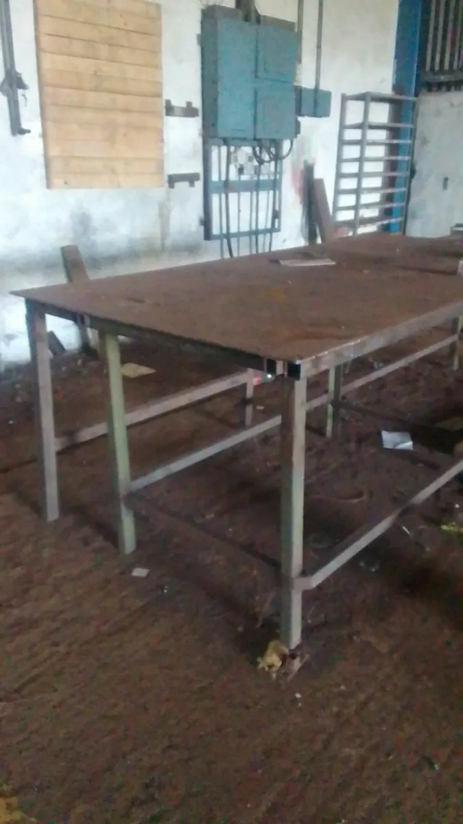 Steel work bench - Image 1