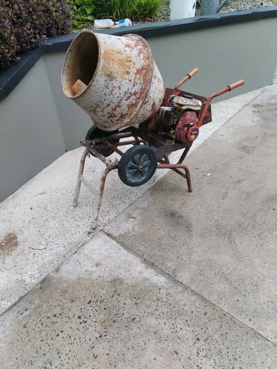 Petrol cement mixer - Image 1