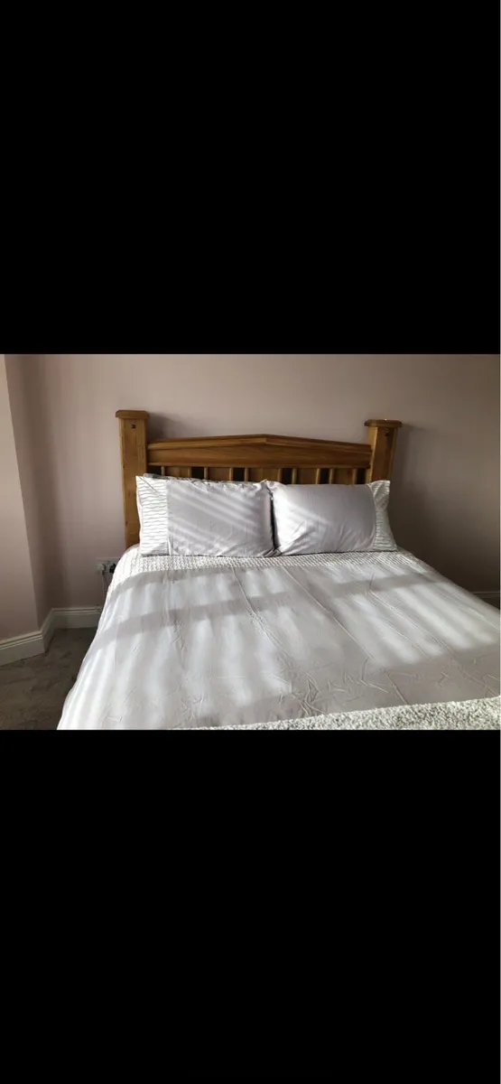 King size solid oak bed with mattress and lockers - Image 1